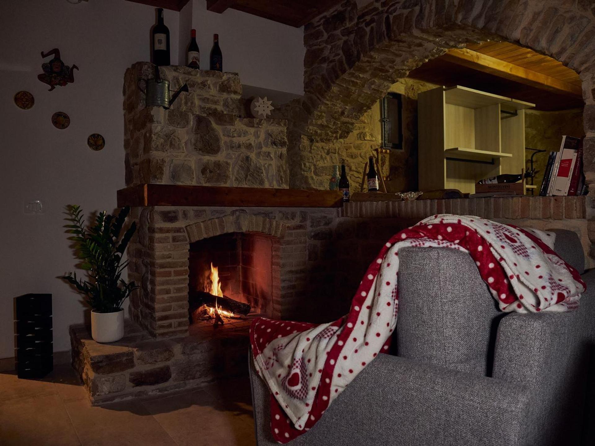 Bed and Breakfast Il Cortiletto Del Borgo Pietra Montecorvino Exterior foto